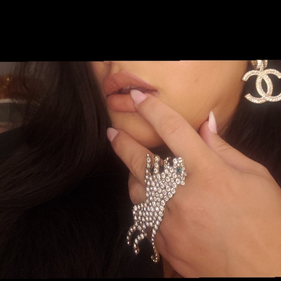 Meet your Posher, Justine - Picture 3 of 3